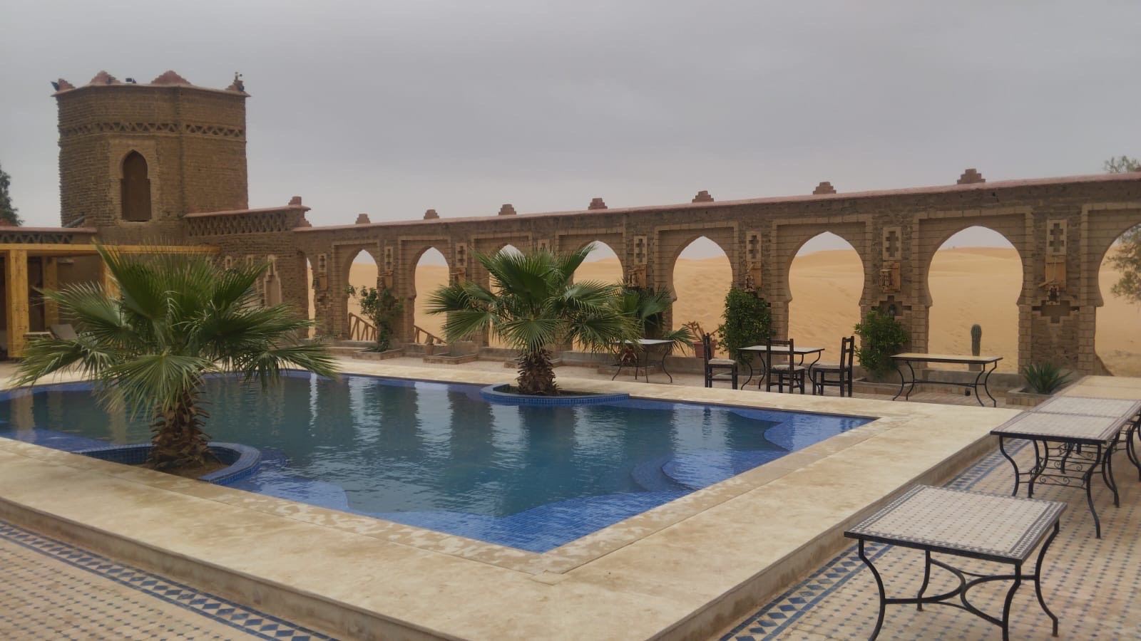 Oasis Luxury: Swimming Pools at the Edge of the Sahara